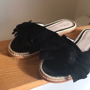 Black bow slides